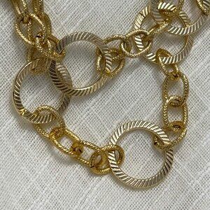 Amrita Singh Gold-Tone Textured Link Necklace – Bold Chain Statement